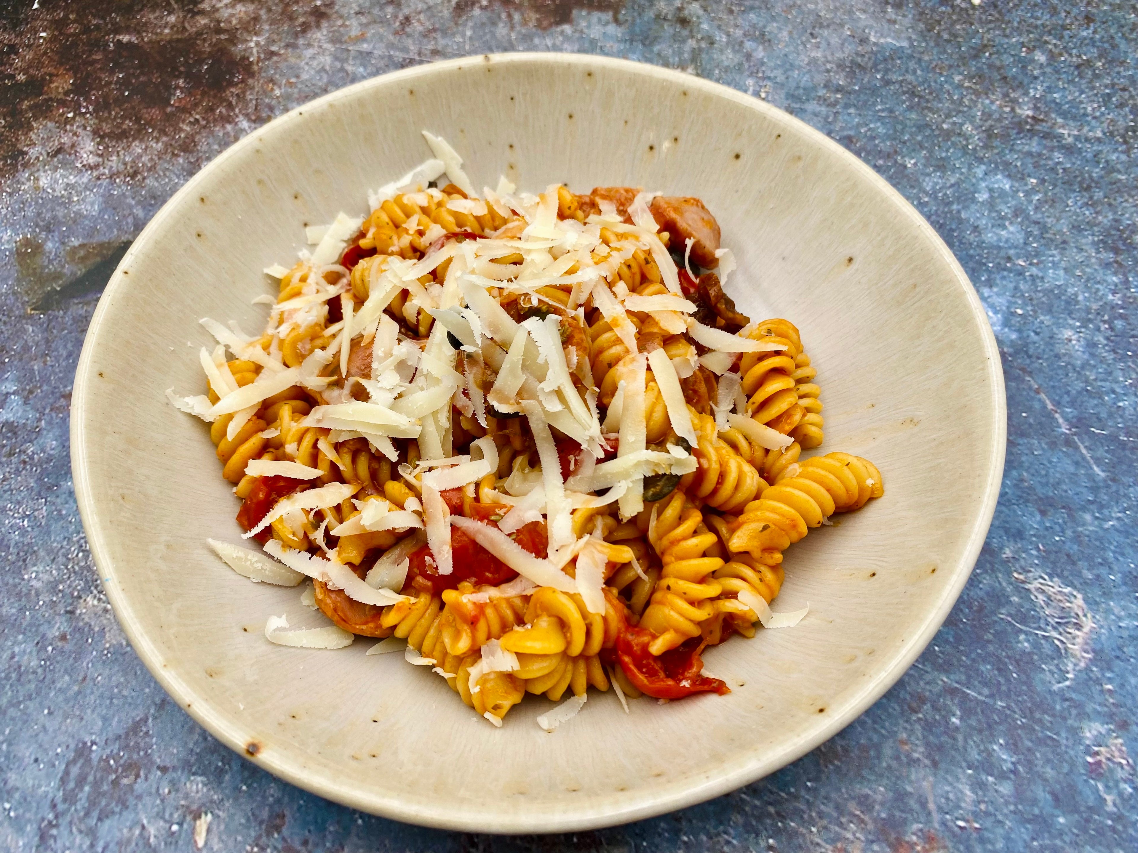 One-Pot-Pasta mit Salsiccia und getrockneten Tomaten
