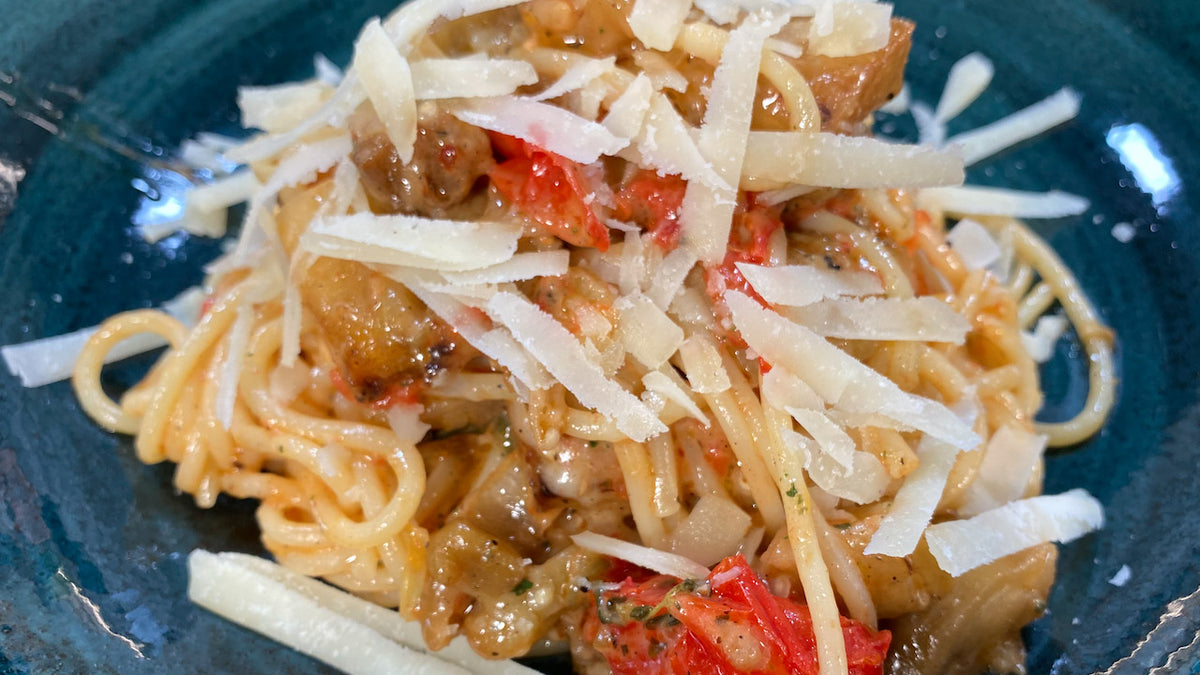 Spaghetti mit Aubergine und Tomate
