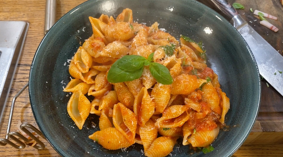 Pasta mit Tomaten-Knoblauch-Sauce