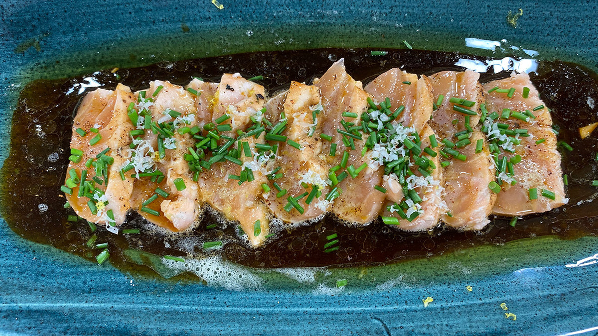 Sashimi vom Lachs mit Nussbutter und Ponzusauce