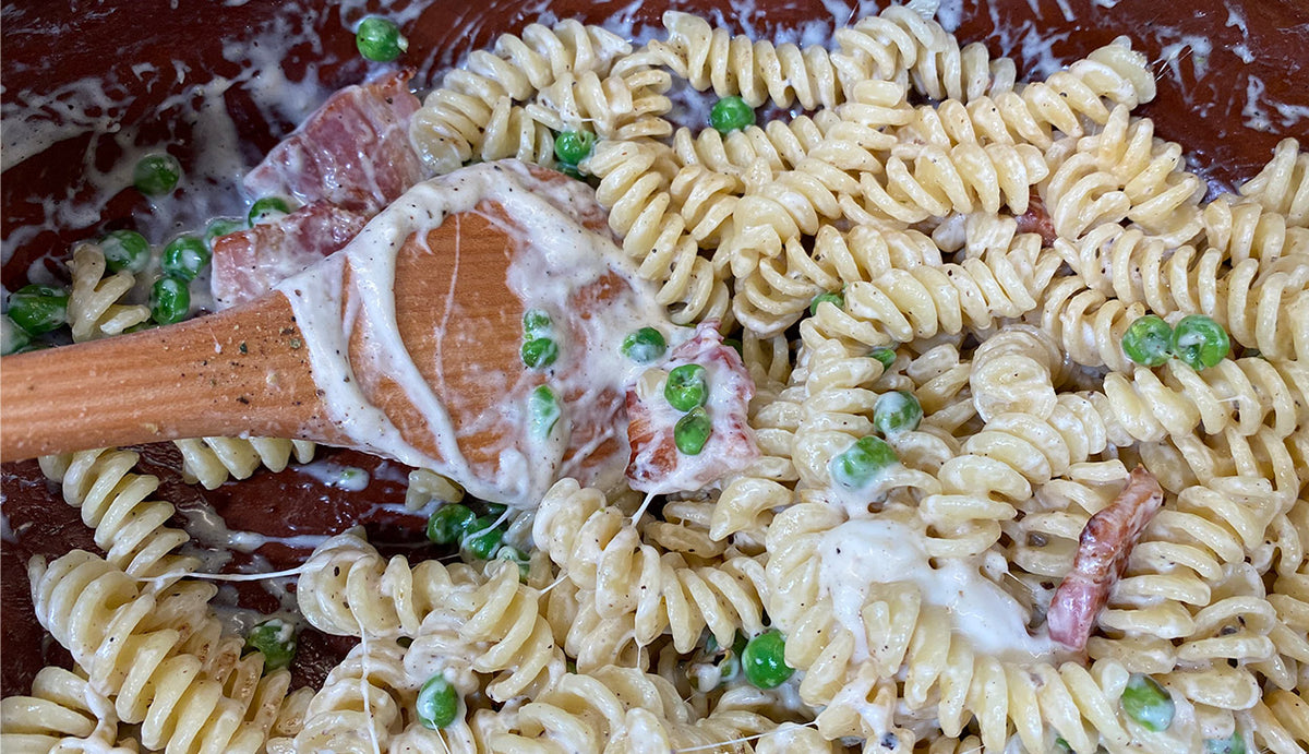 Pasta mit Burrata und Speck
