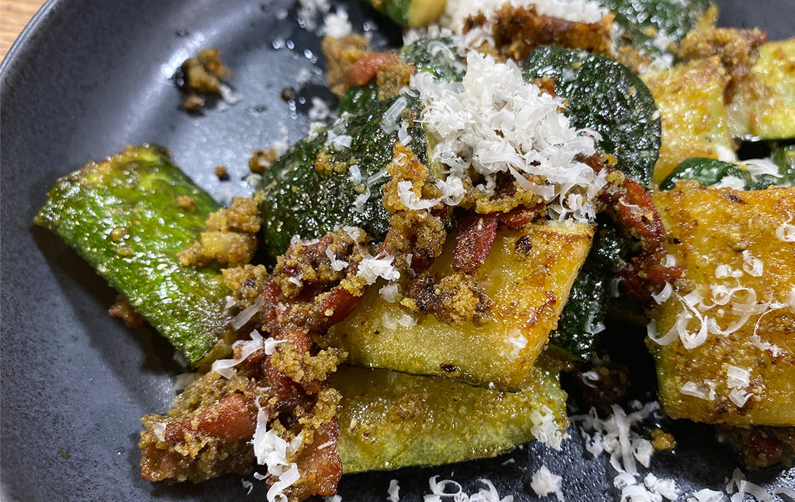 Gebratene Zucchini mit Parmesan und Speck