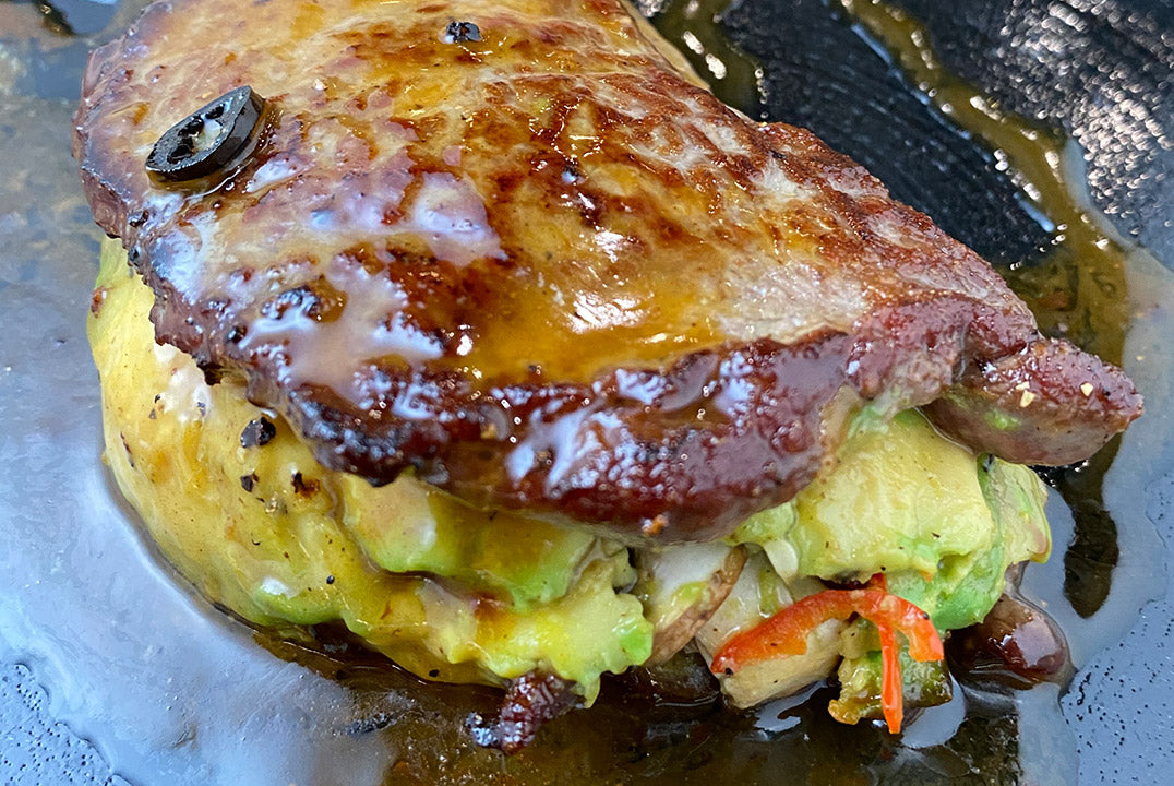 Minutensteak mit Avocado und Champignons