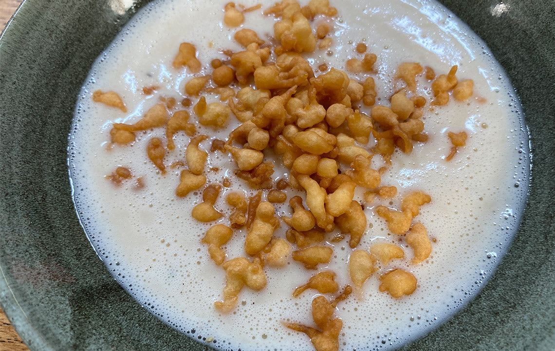 Weiße Bohnensuppe mit Backerbsen