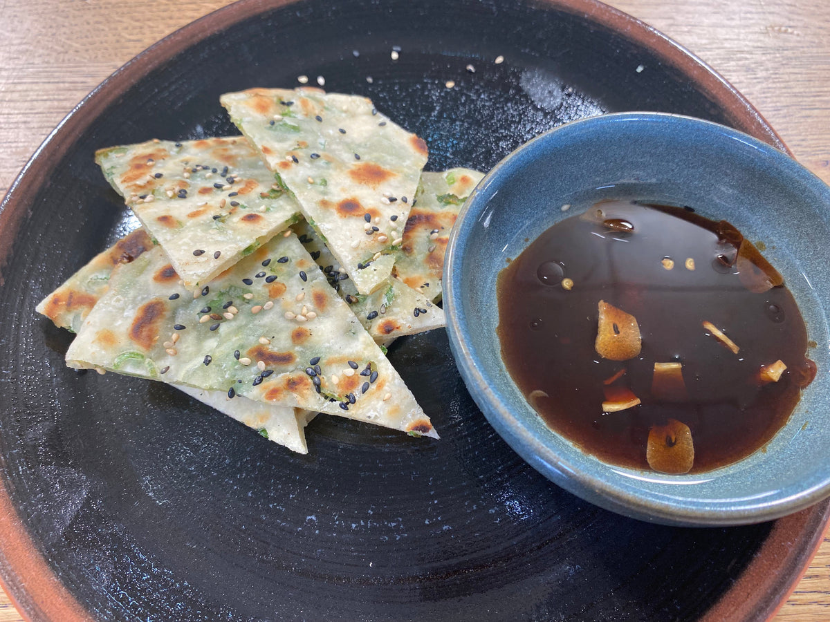 Chinesische Pfannkuchen mit Dip