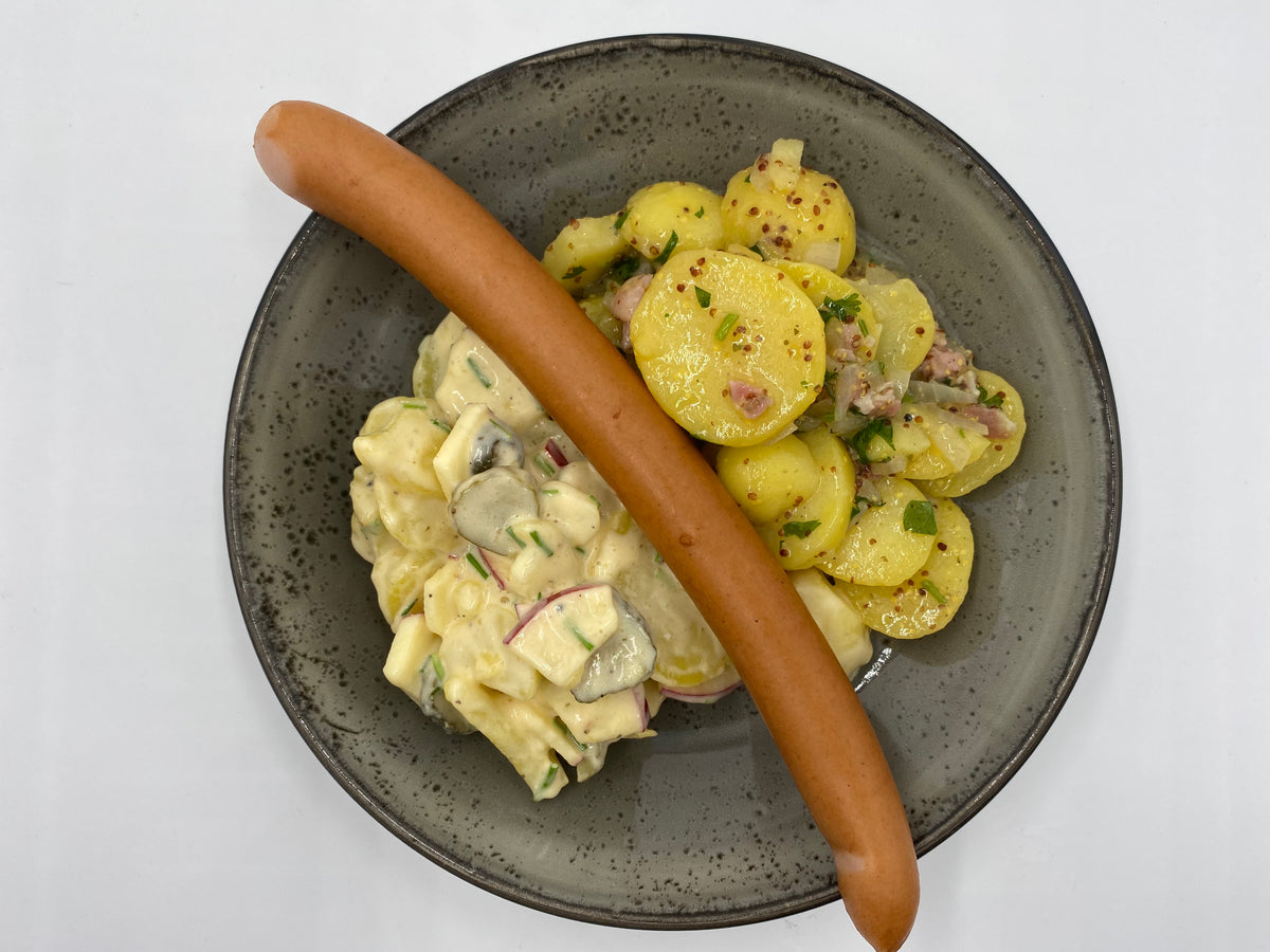 Zweierlei Kartoffelsalat mit Würstchen