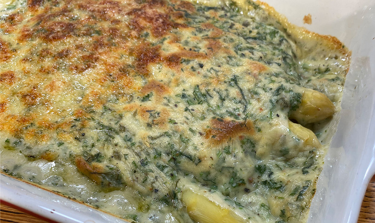 Überbackener Spargel mit Kräutersauce