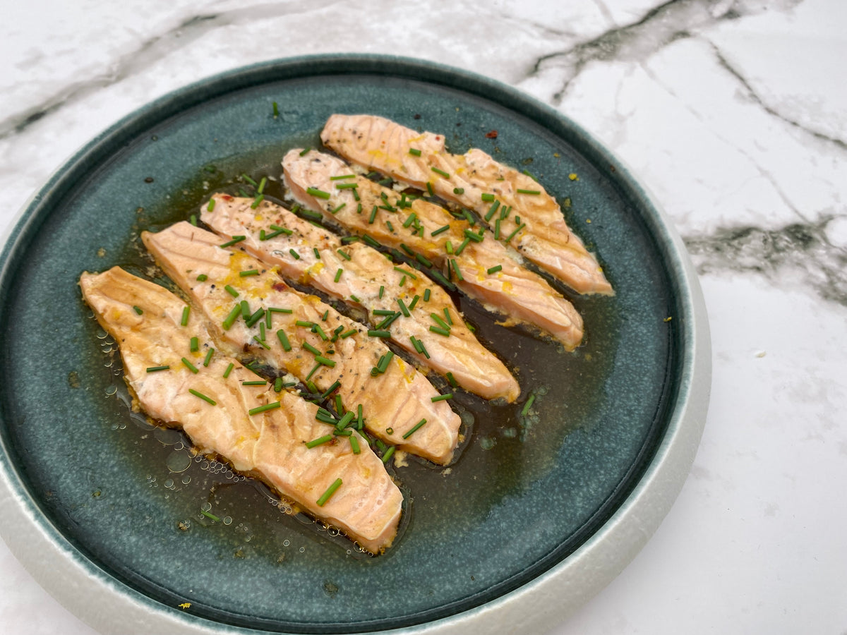 Lachsfilet vom heißen Teller