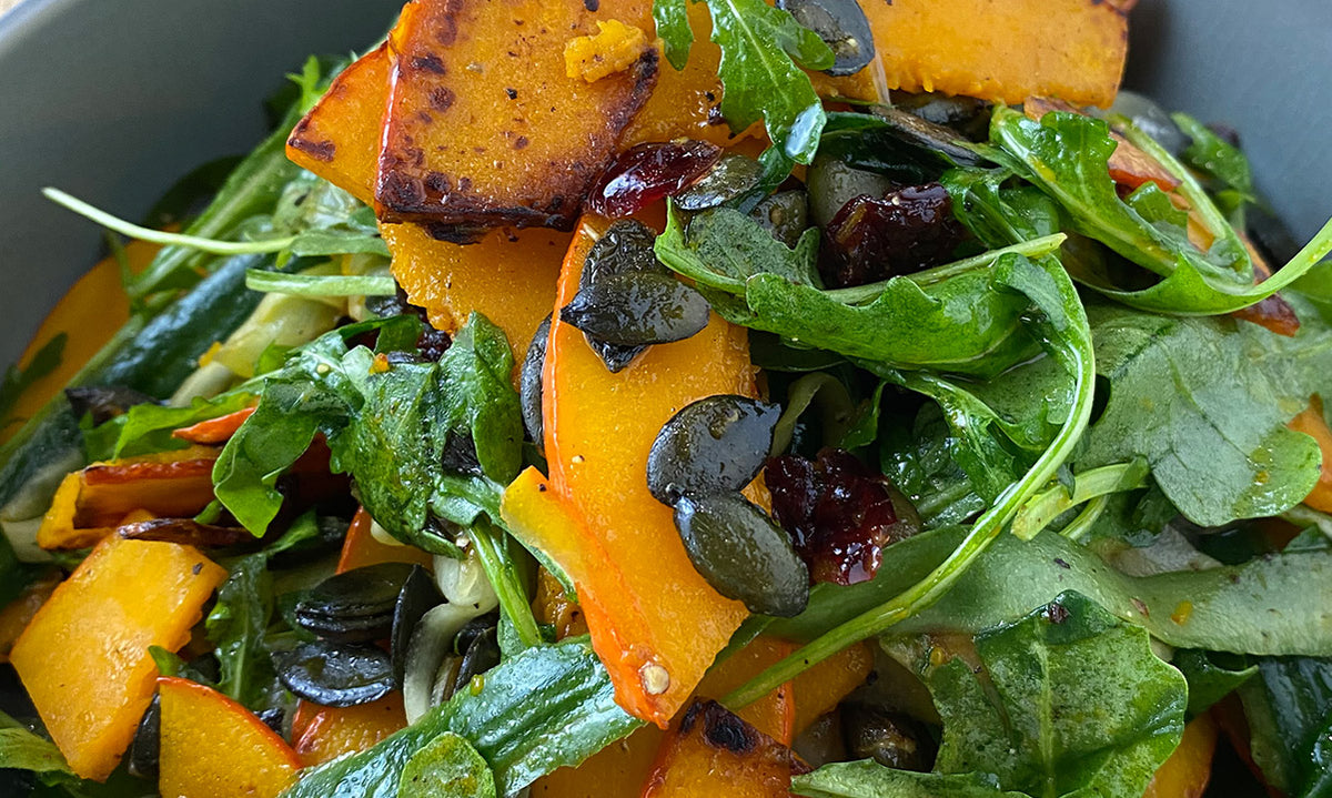 Lauwarme Kürbis-Gurkensalat