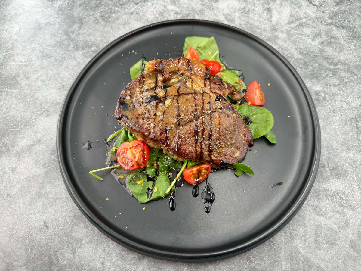 Minutensteak mit Babyspinat und Zitronenbutter