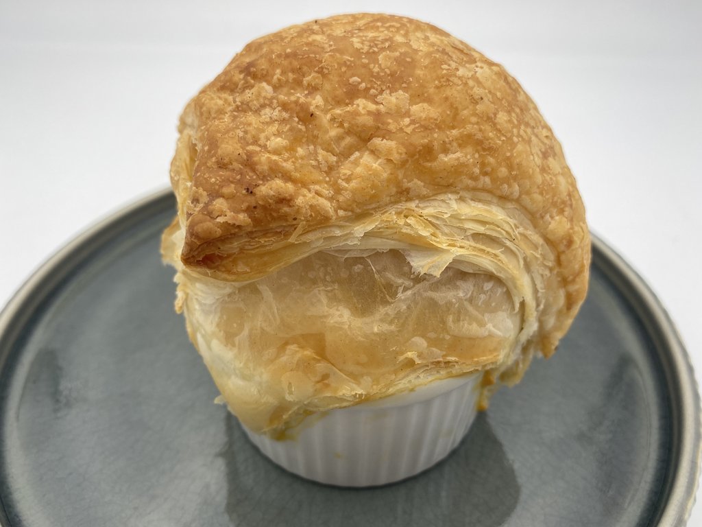 Schweinefilet unter der Blätterteighaube