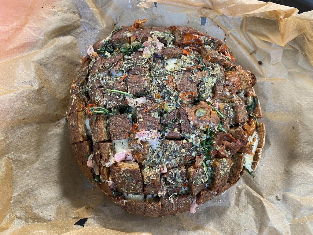 Knuspriges Speck-Käse-Brot