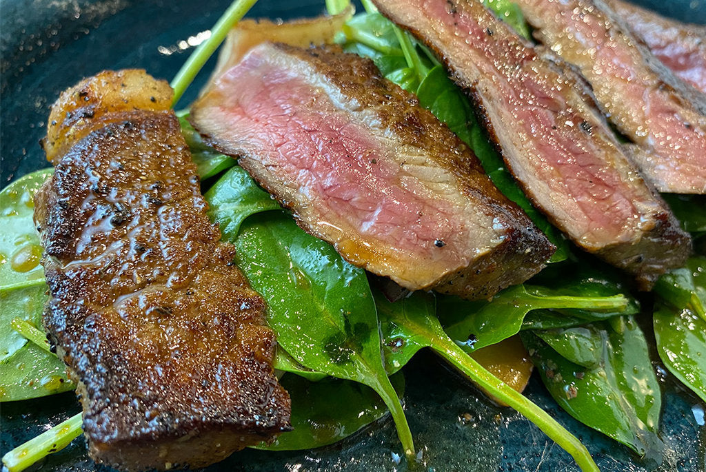 Blackened Rumpsteak mit Spinatsalat