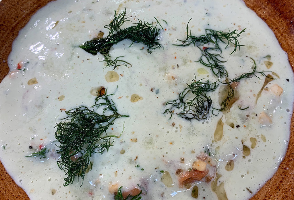 Asiatische Gurken-Avocado-Suppe mit Lachstatar