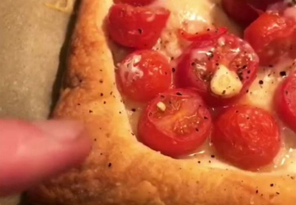Pizza mit Tomaten