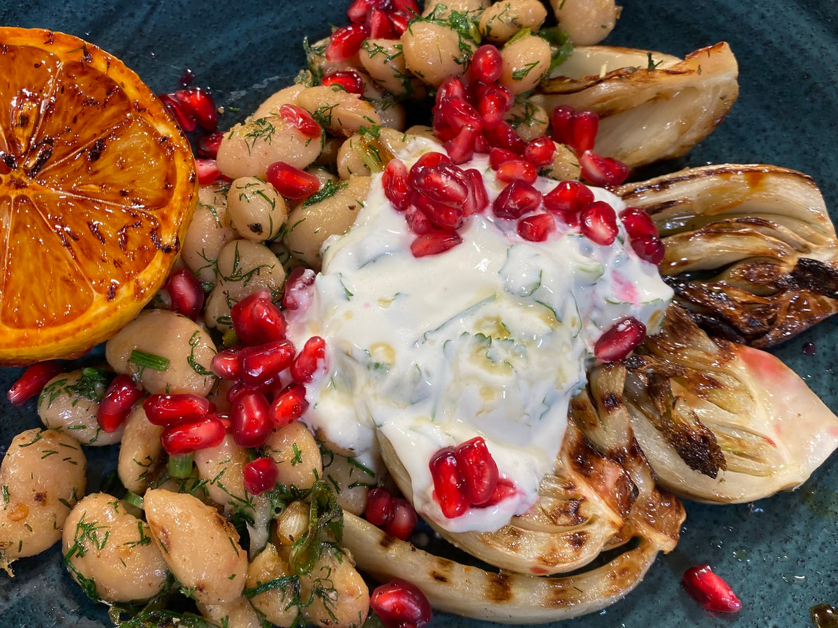 Gegrillter Fenchel mit weißen Dill-Bohnen