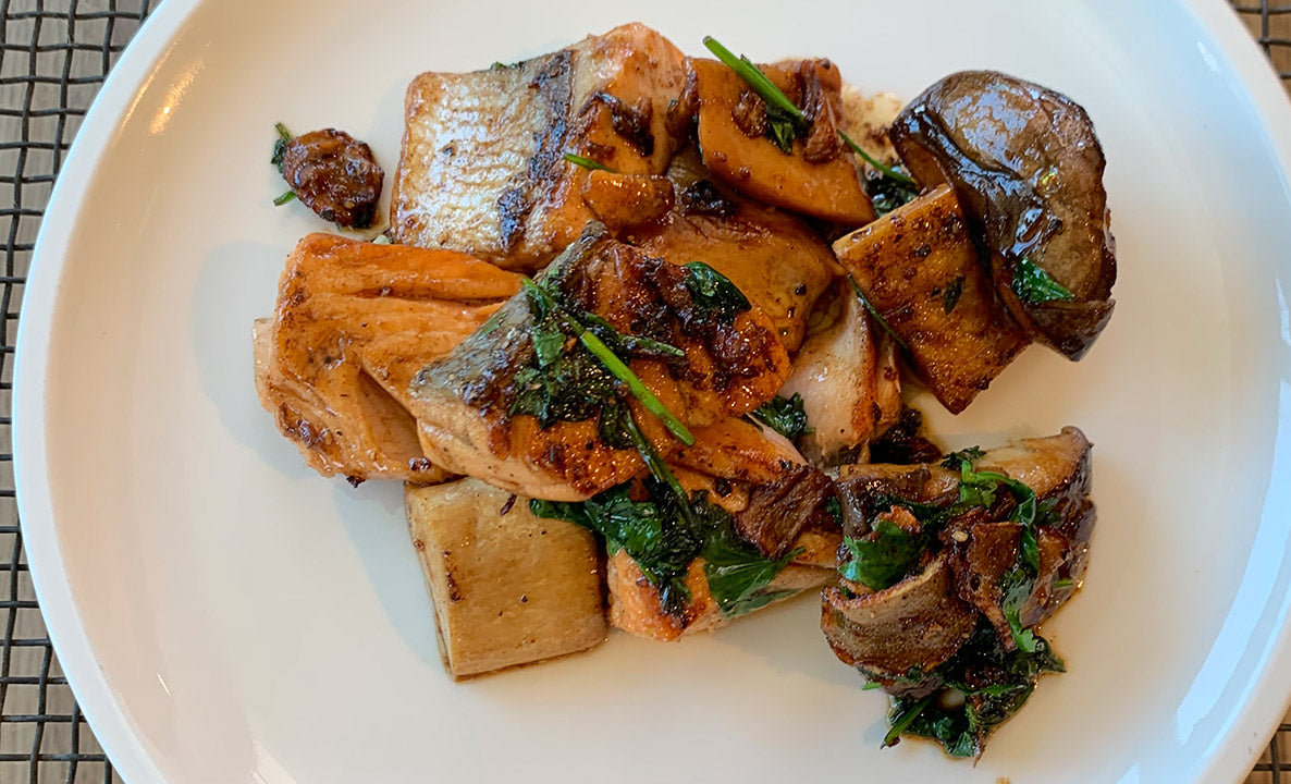 Gebratenes Lachsfilet mit Ingwer