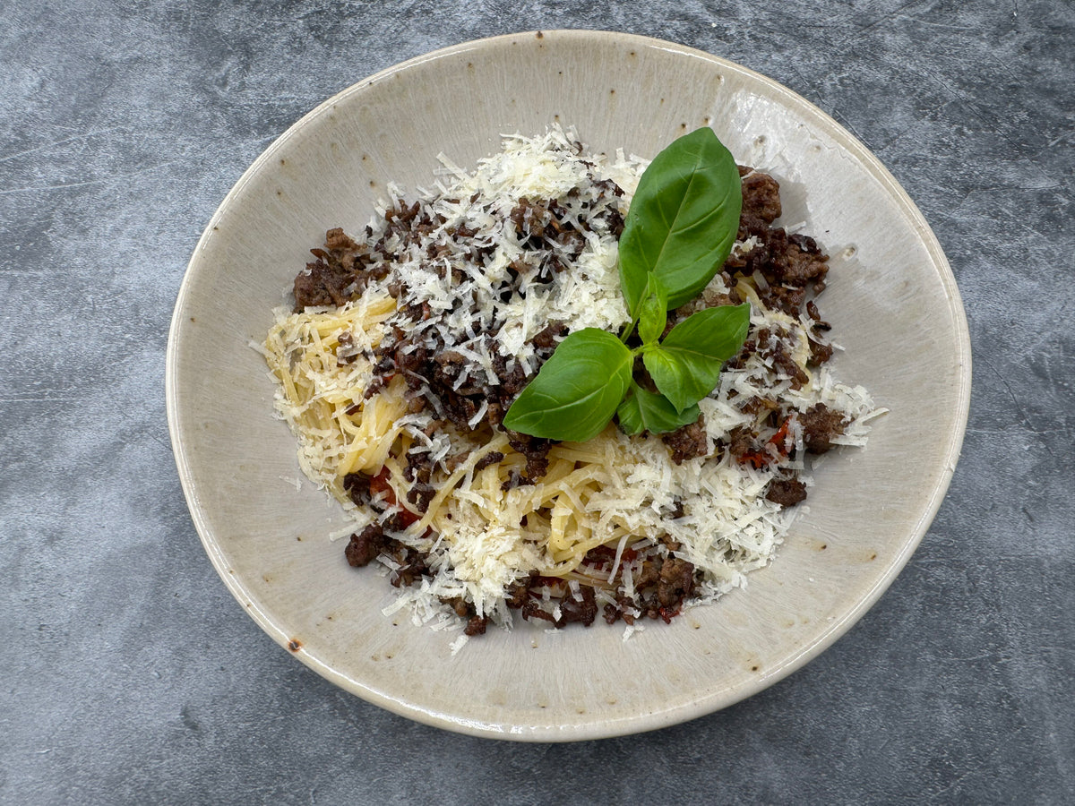 Spaghetti mit Chilihack und Tomatensauce