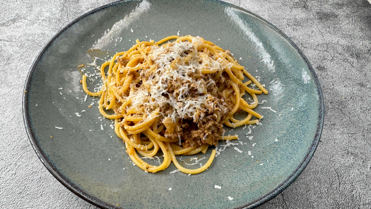 Spaghetti mit Käse-Fleisch-Sauce