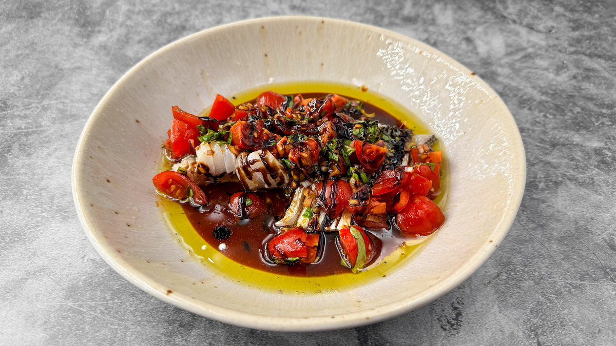 Doradensashimi mit heißem Olivenöl und Balsamico