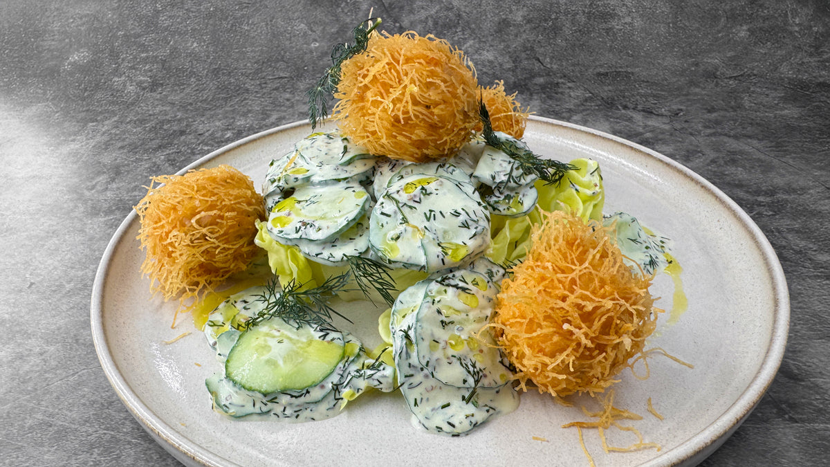 Lachsbällchen im Kadaifi-Mantel mit Kopfsalat