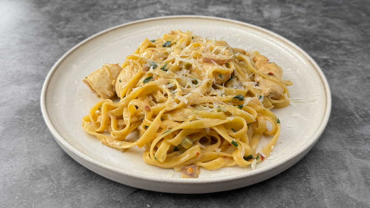 Knoblauch-Pasta mit Hähnchen und Chili