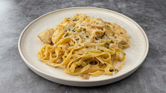 Knoblauch-Pasta mit Hähnchen und Chili