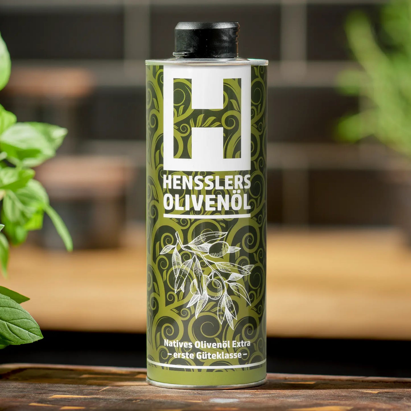 HENSSLERS Olivenoel in Lifestylesetting fotografiert